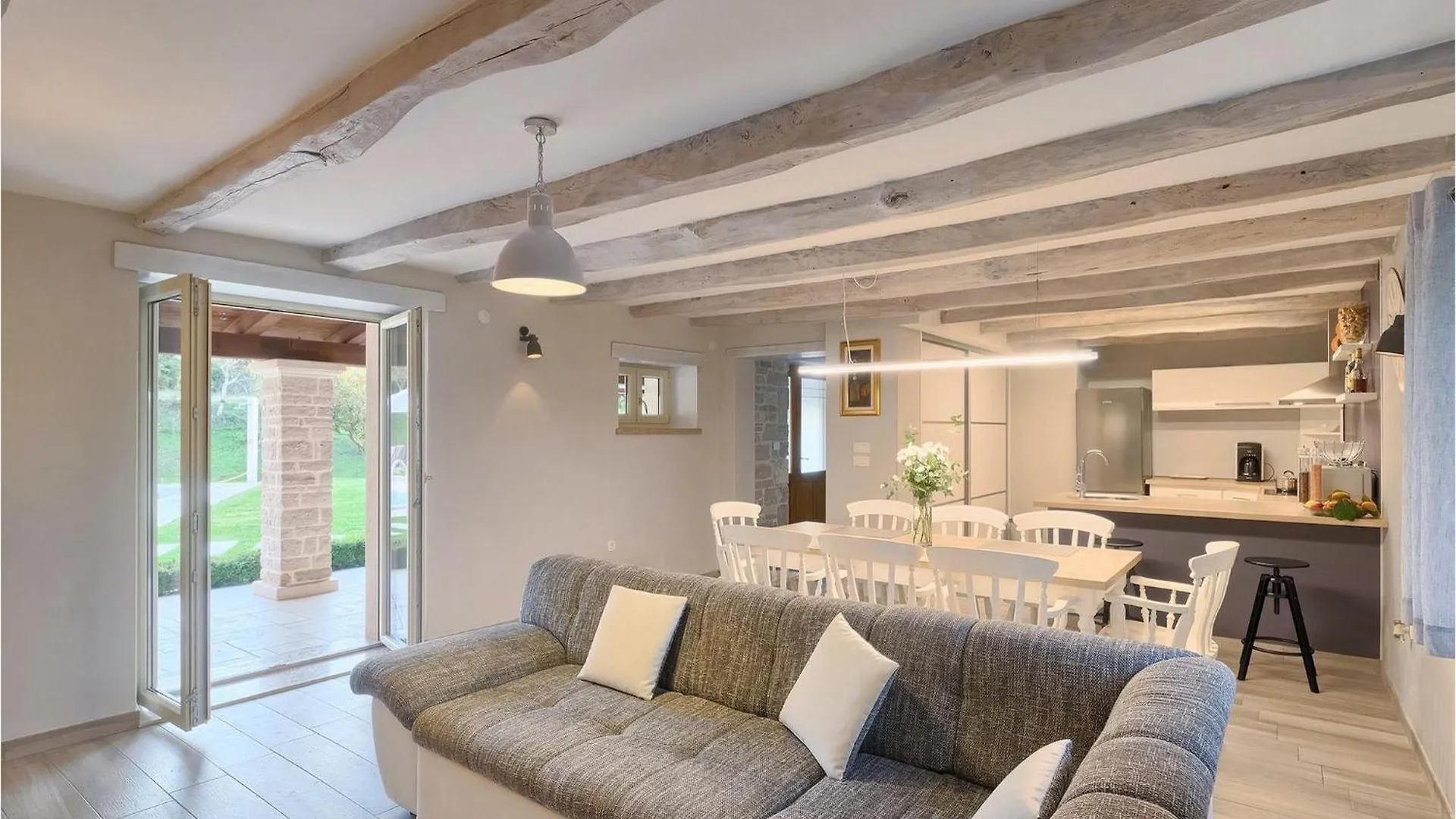 Semesterbostad Villa Viscum Vela Traba