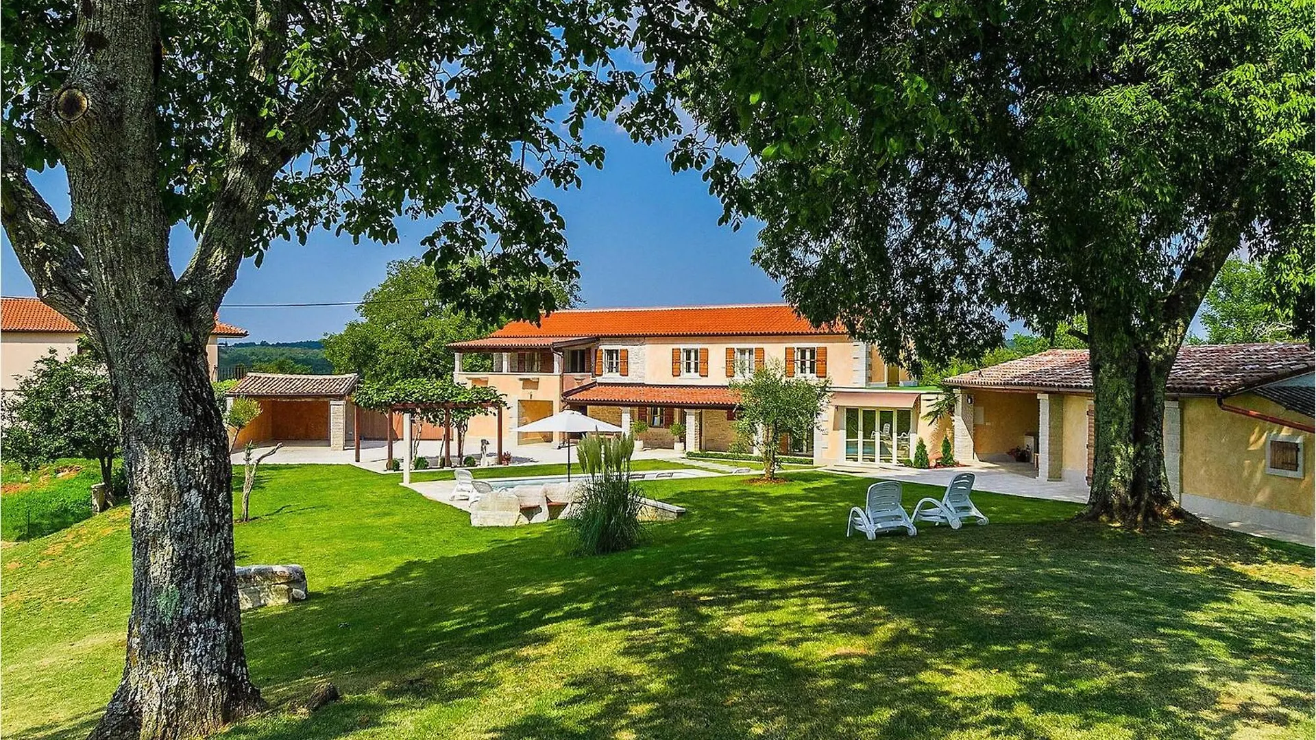 Villa Viscum Vela Traba Semesterbostad
